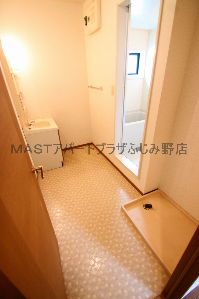 Washroom. ■ Same apartment It is similar to photo