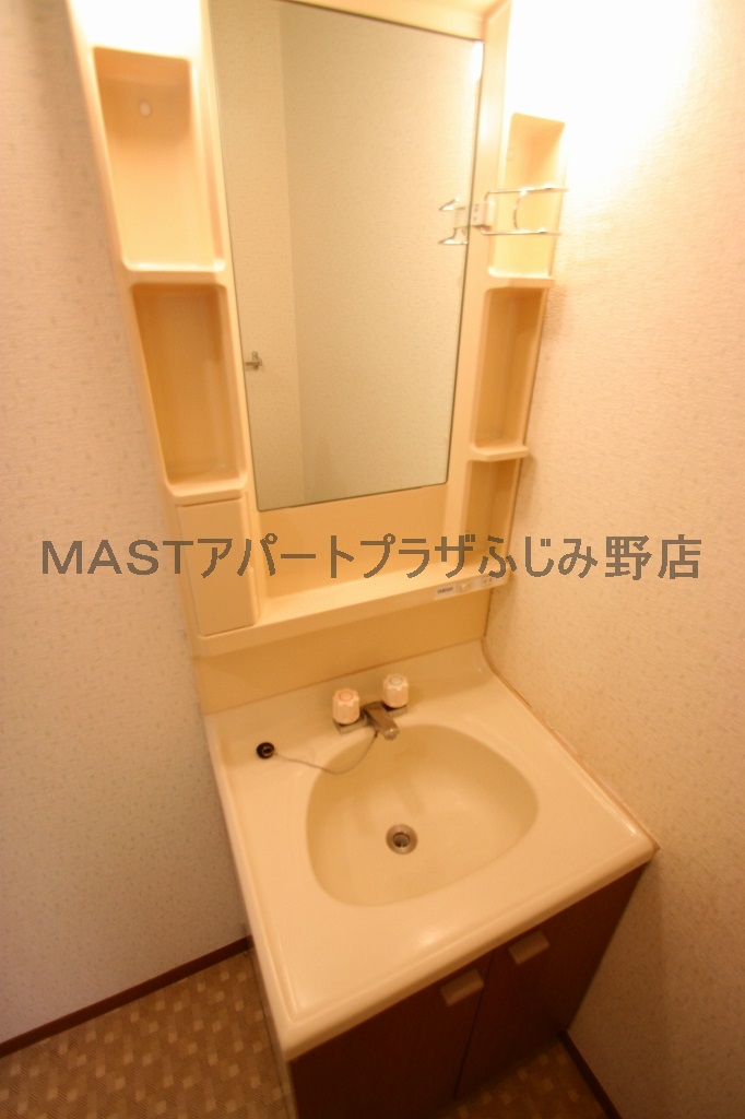 Washroom. ■ Same apartment It is similar to photo