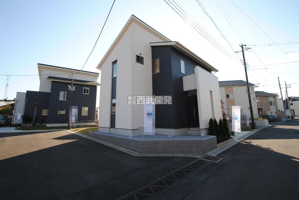 Local photos, including front road. Local (11 May 2013) Shooting