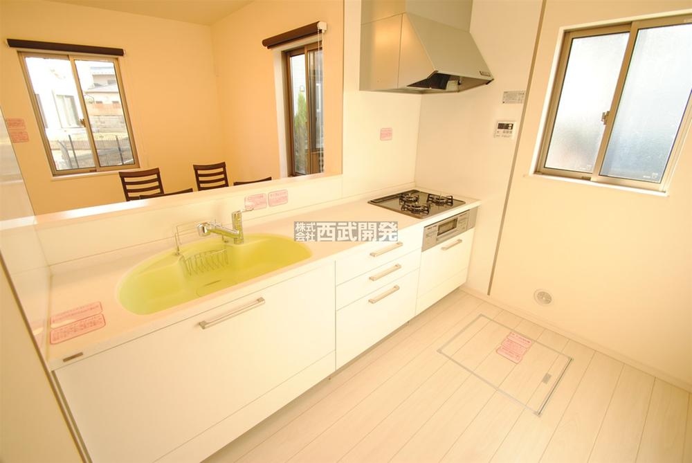 Kitchen. Indoor (11 May 2013) Shooting