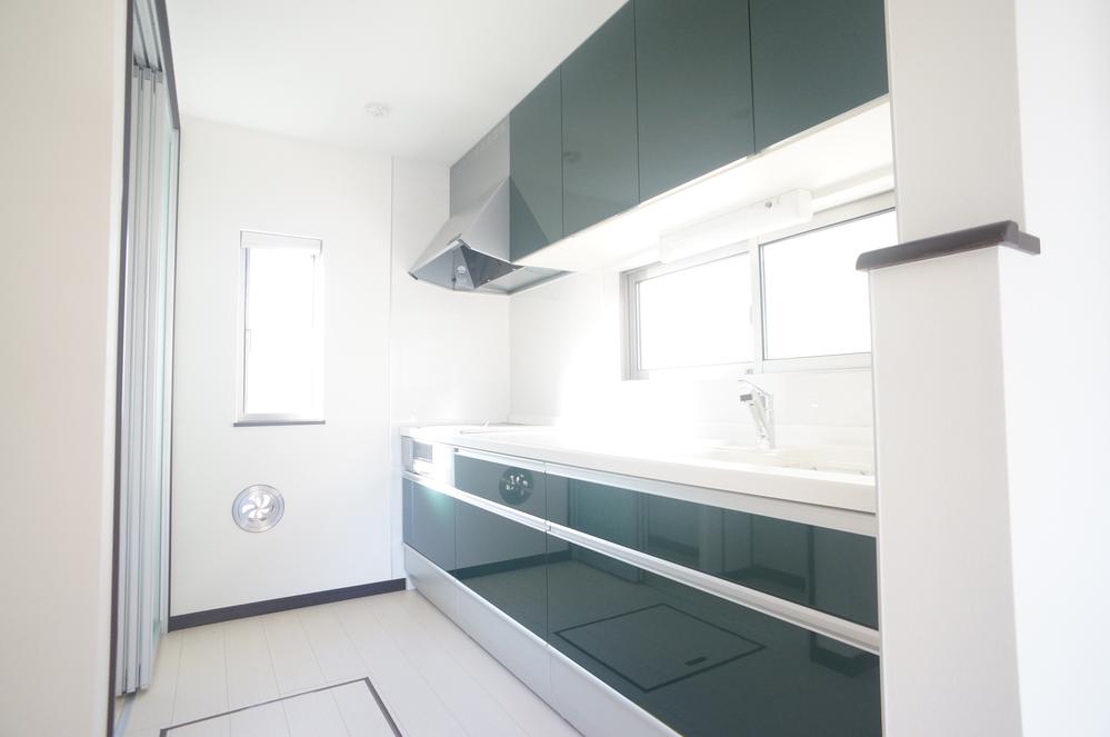 Kitchen. Indoor (11 May 2013) Shooting