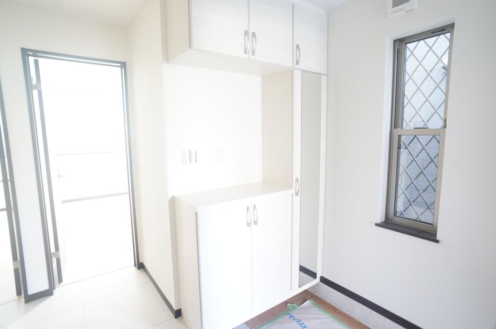 Entrance. Indoor (11 May 2013) Shooting