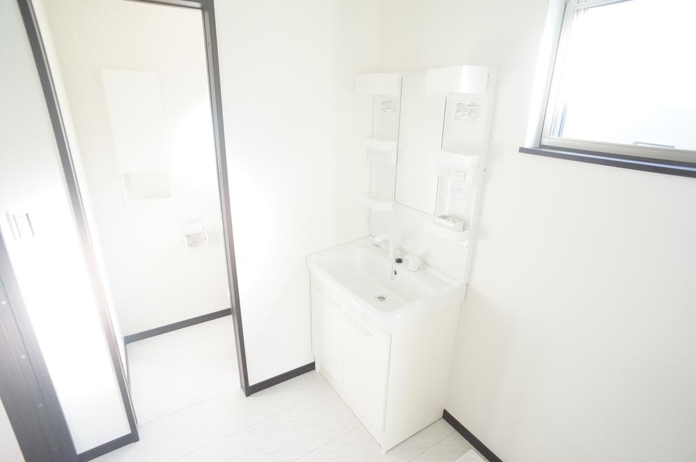 Wash basin, toilet. Indoor (11 May 2013) Shooting