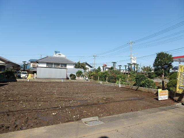 Local photos, including front road. Local (10 May 2013) Shooting