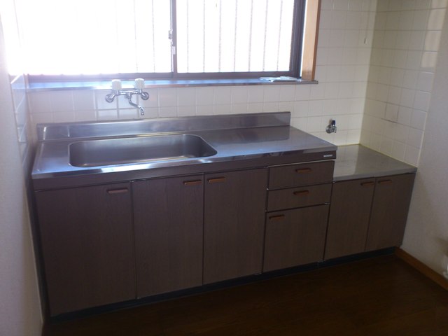 Kitchen. Indoor Laundry Storage is equipped! 