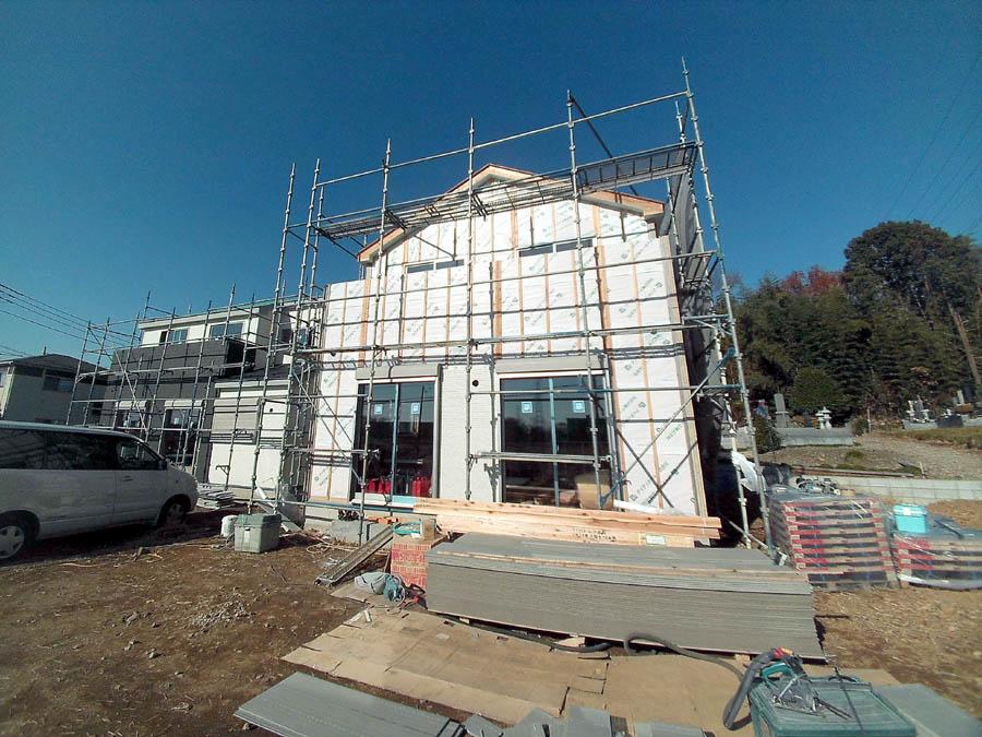 Local photos, including front road. We offer the same use the finished model house of this property. Please feel free to contact us.