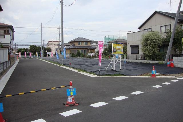 Local photos, including front road. Local shooting