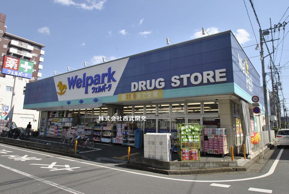Drug store. 860m until well Park