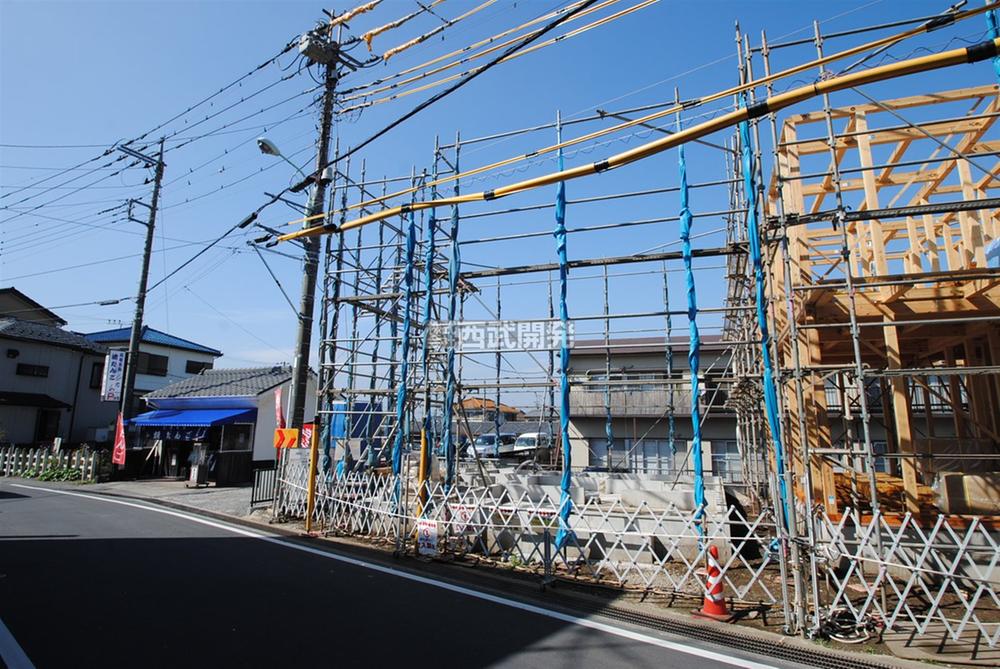 Local photos, including front road. Local (10 May 2013) Shooting 1 Building