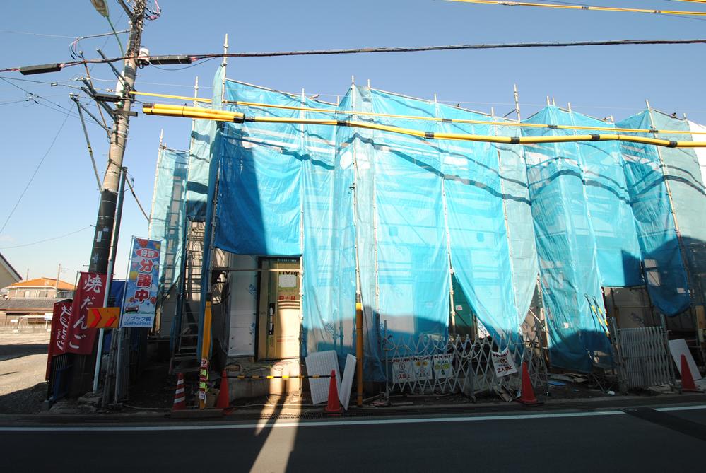 Local photos, including front road. Local (12 May 2013) Shooting 1 Building