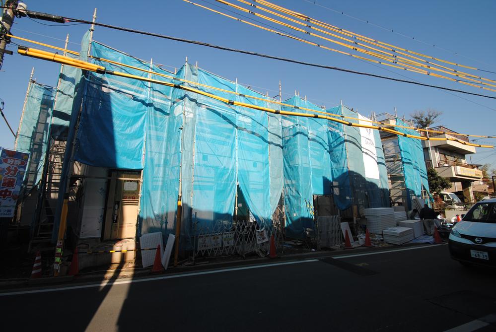 Local photos, including front road. Local (12 May 2013) Shooting 1 Building