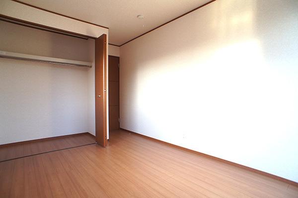 Non-living room. 1 Building