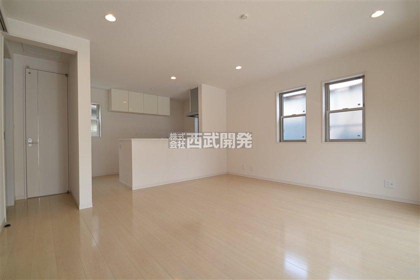 Same specifications photos (living)