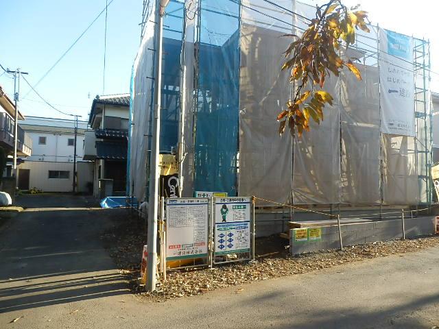 Local photos, including front road. Local (12 May 2013) Shooting