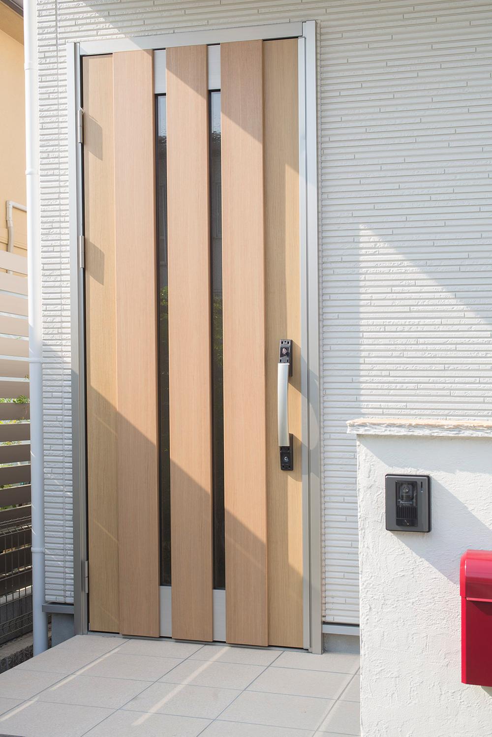 Same specifications photos (appearance).  ■ The high heat-insulating door is in thermal insulation door entrance. It adopted a multilayer glass insulation panel door of the aluminum profile frame and the door thickness 42mm, It does not escape the room of heat. 