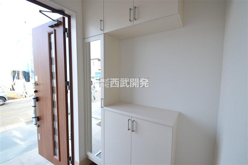 Entrance. Local (12 May 2013) Shooting