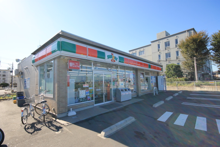 Convenience store. 656m until Thanksgiving Kawagoe Toyota head office (convenience store)
