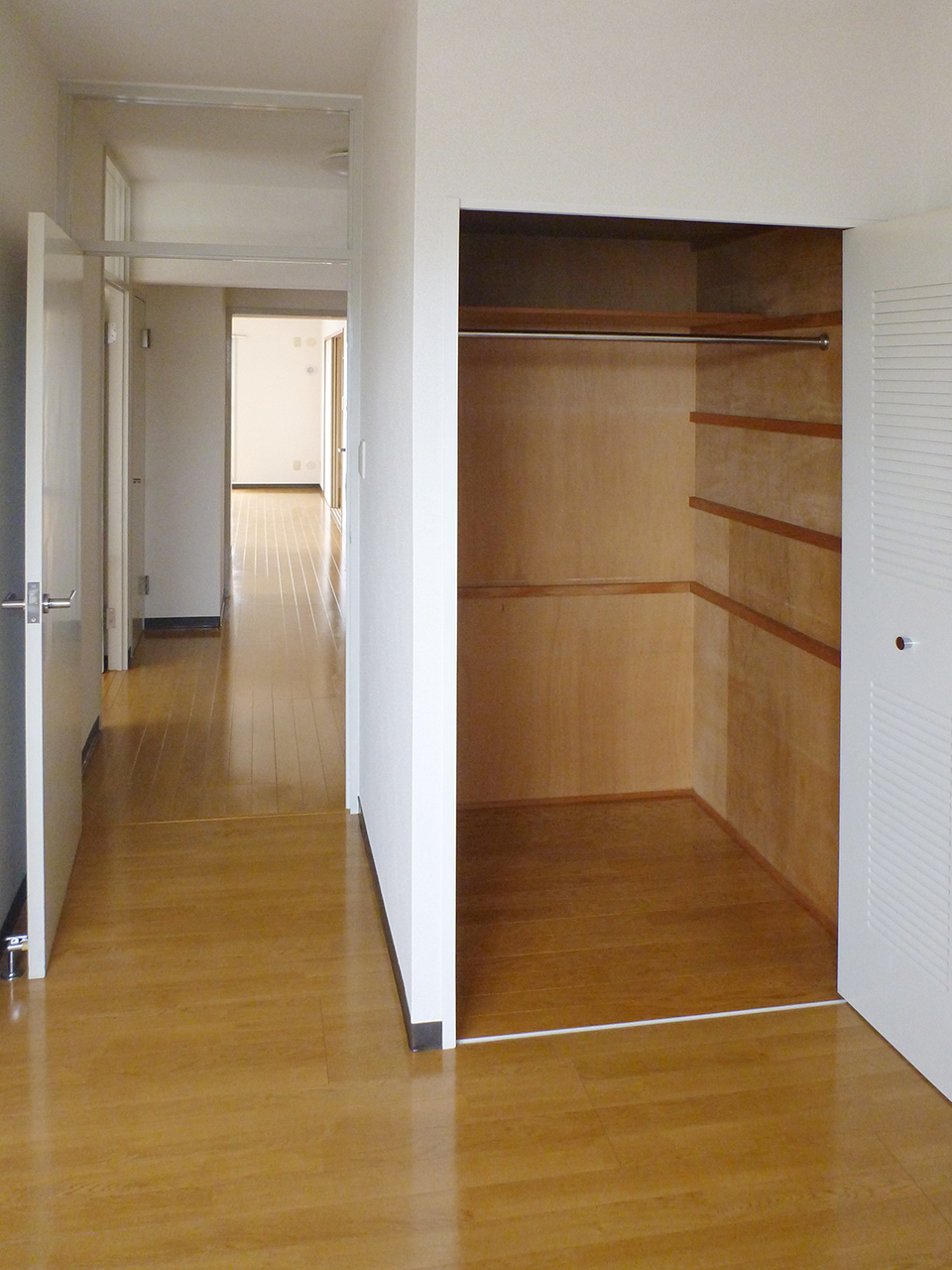 Receipt. North Western-style material input