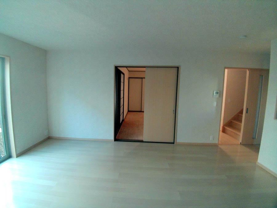 Living. Was building completed. Such as the actual image from per yang, We have to wait all the time so you can see directly. 