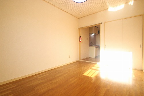 Living and room. Apamanshop Tsurugashima shop TEL: 049-233-7511