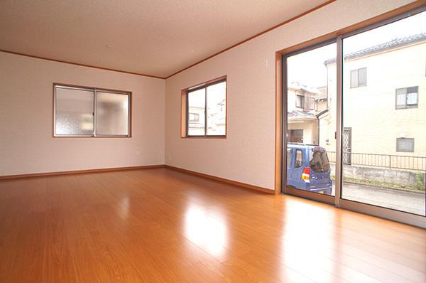 Living. The brightness of the electricity required in the daytime! 