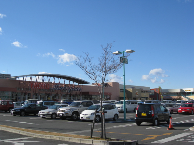 Shopping centre. Unikusu south Furuya Fitness building up (shopping center) 1566m