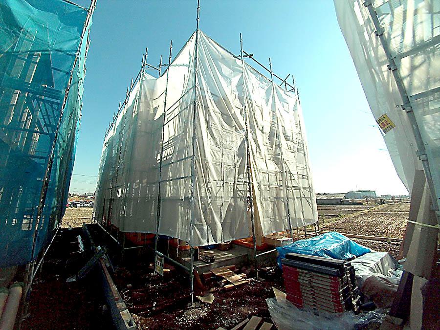 Local photos, including front road. We offer the same use the finished model house of this property. Please feel free to contact us. 