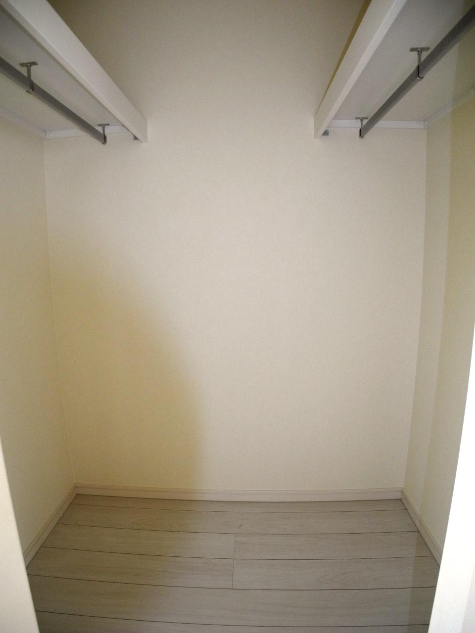 Receipt. Walk-in closet