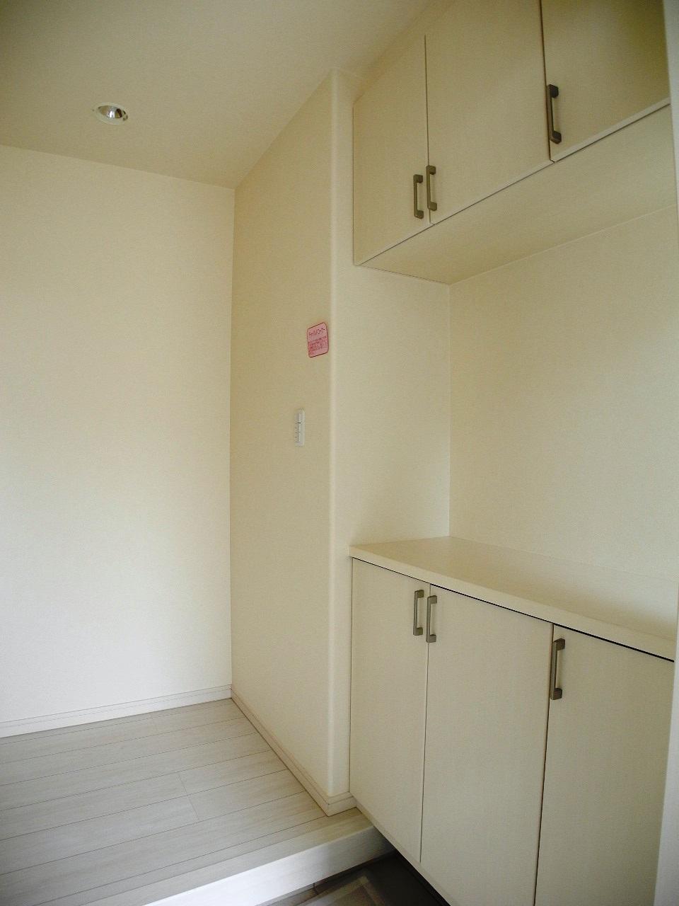 Entrance. Local (July 2013) Shooting