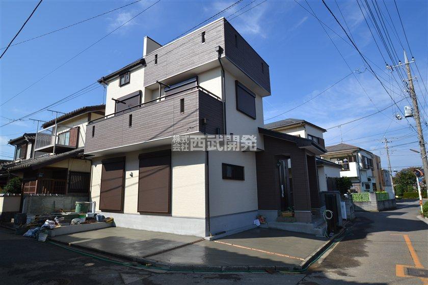 Local photos, including front road. Local (11 May 2013) Shooting