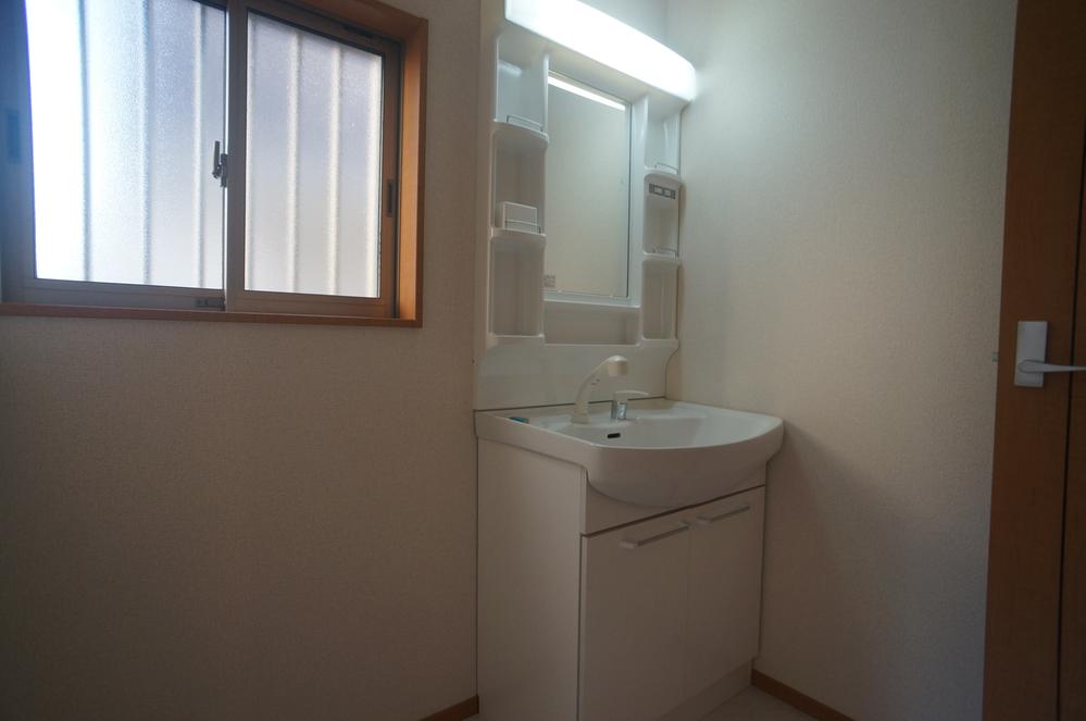 Wash basin, toilet. Indoor (11 May 2013) Shooting