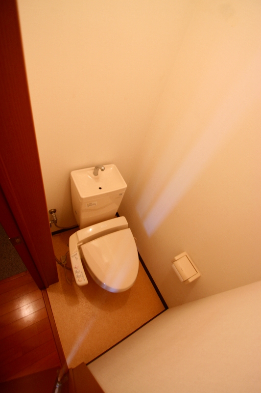 Toilet. ■ Same apartment It is similar to photo