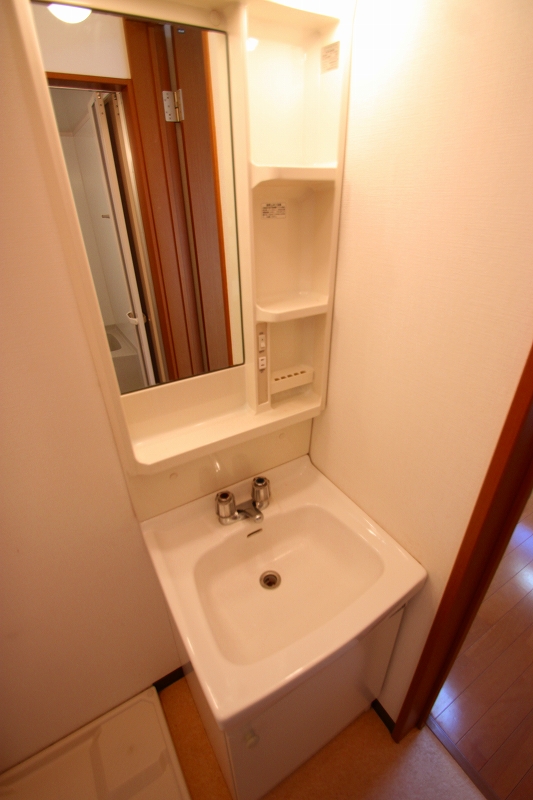 Washroom. ■ Same apartment It is similar to photo