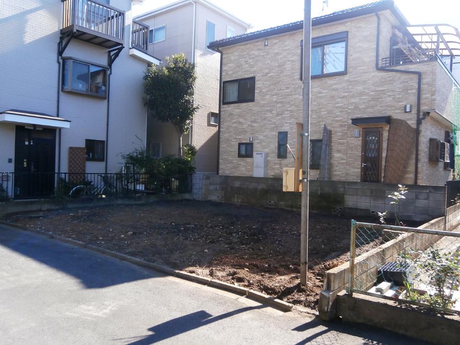 Local photos, including front road. We offer the same use the finished model house of this property. Please feel free to contact us.