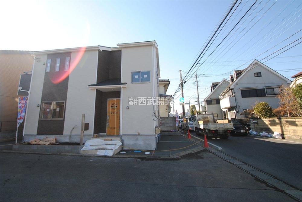 Local photos, including front road. Local (12 May 2013) Shooting