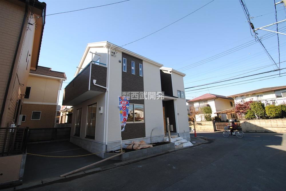 Local photos, including front road. Local (12 May 2013) Shooting