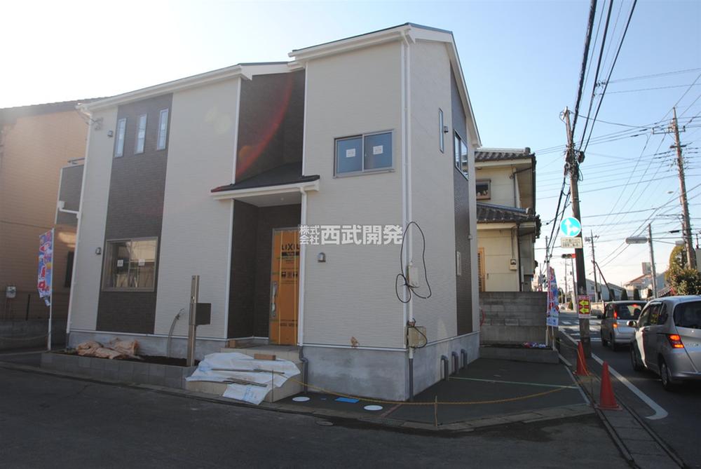 Local photos, including front road. Local (12 May 2013) Shooting