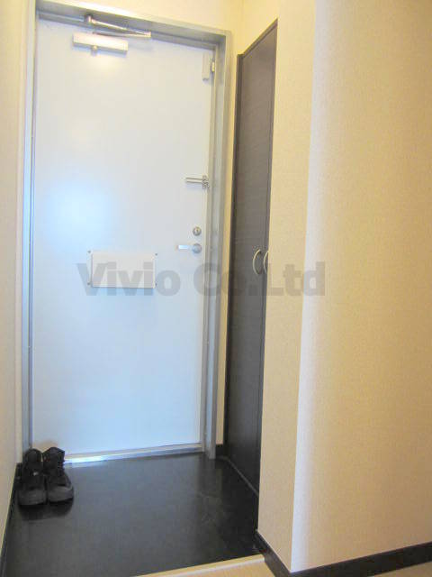 Entrance. It is the state of the entrance. 