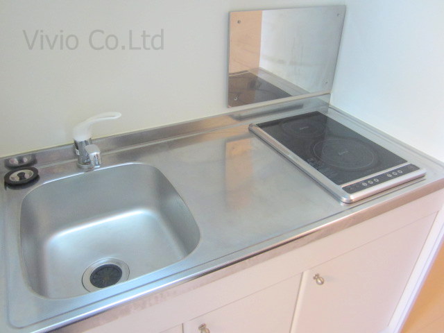 Kitchen. Wide kitchen is an electric stove 2-neck, Pat cuisine