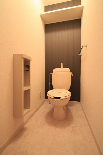 Toilet. Apamanshop Tsurugashima shop TEL: 049-233-7511