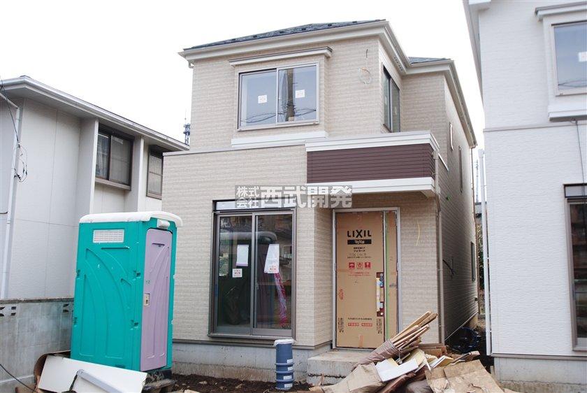 Local photos, including front road. Local (12 May 2013) Shooting