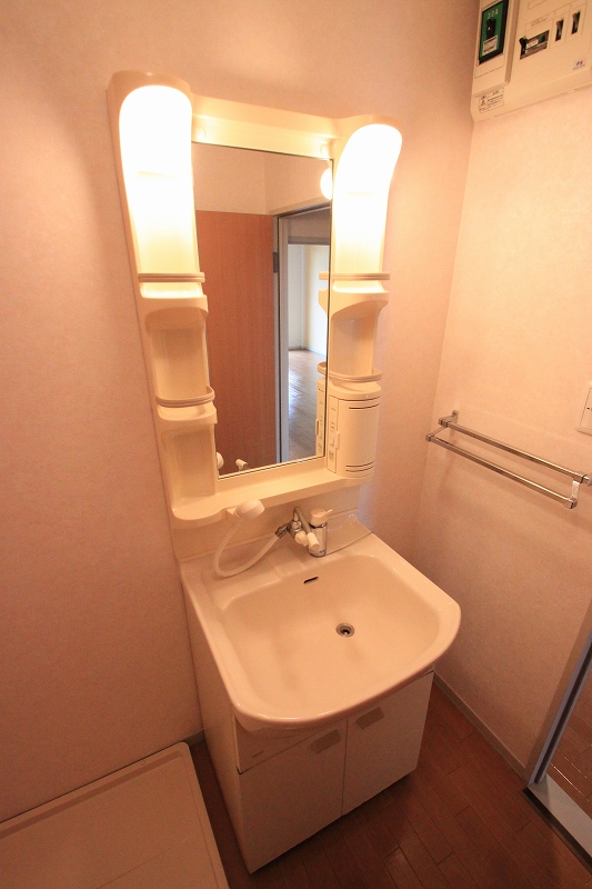 Washroom. ■ Same apartment It is similar renovation photo