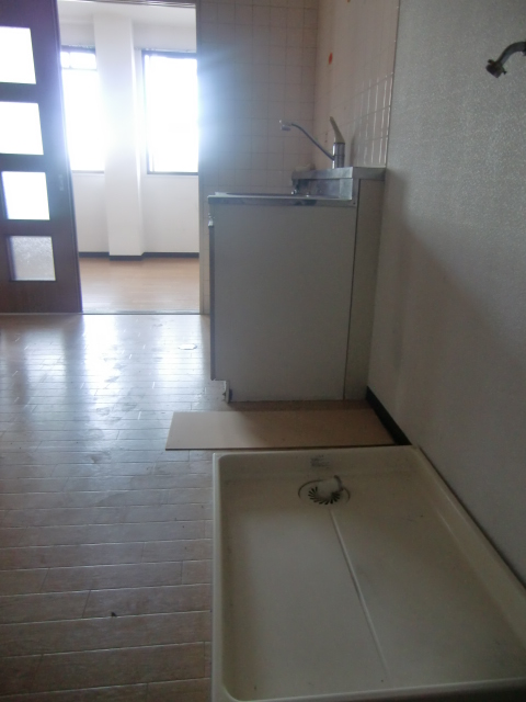 Other Equipment. Indoor Laundry Storage