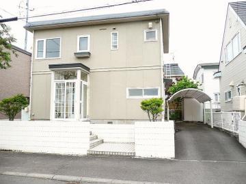 Local photos, including front road. Reference: construction cases