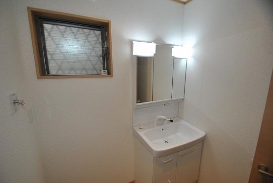 Wash basin, toilet. Indoor (11 May 2013) Shooting