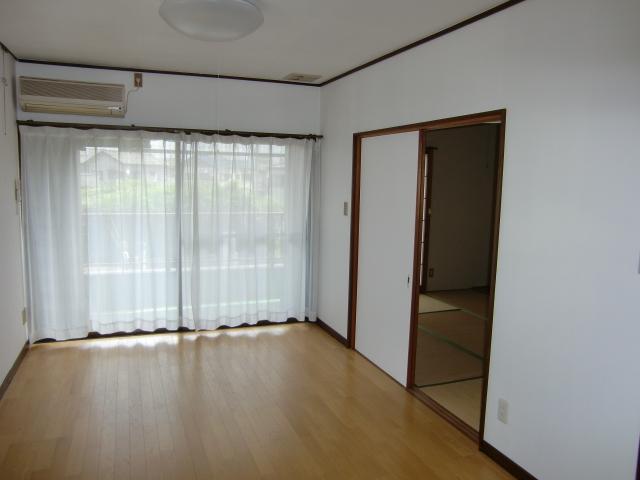 Living and room. Western-style 1