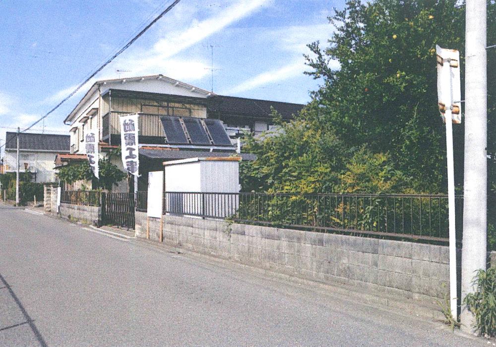 Local photos, including front road. Local Photos