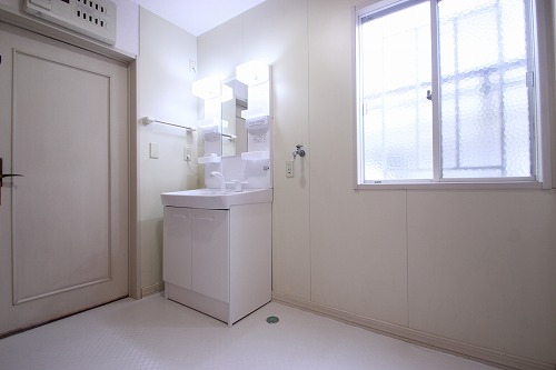 Washroom. Apamanshop Tsurugashima shop TEL: 049-233-7511