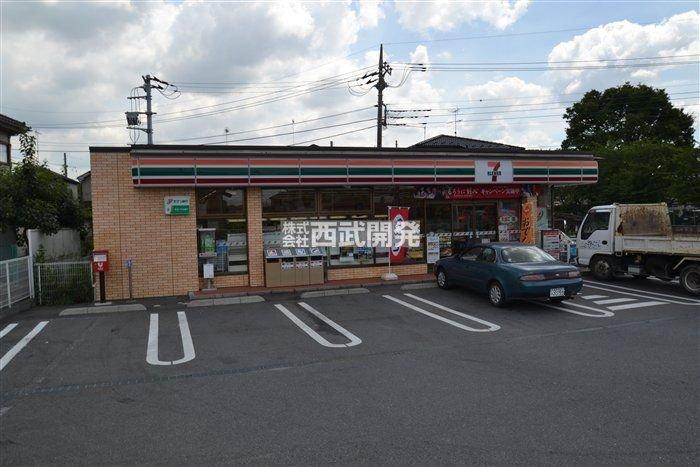 Convenience store. 830m to Seven-Eleven