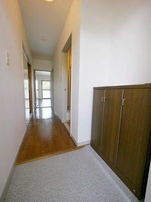 Entrance. Same type of room image